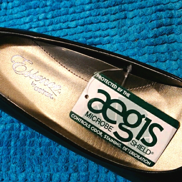 Essence by Aetrex black pumps - Picture 8 of 8